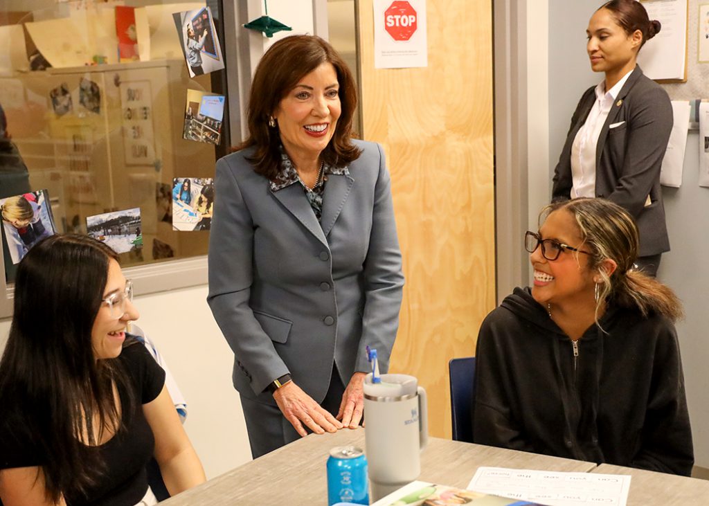 governor speaks with students