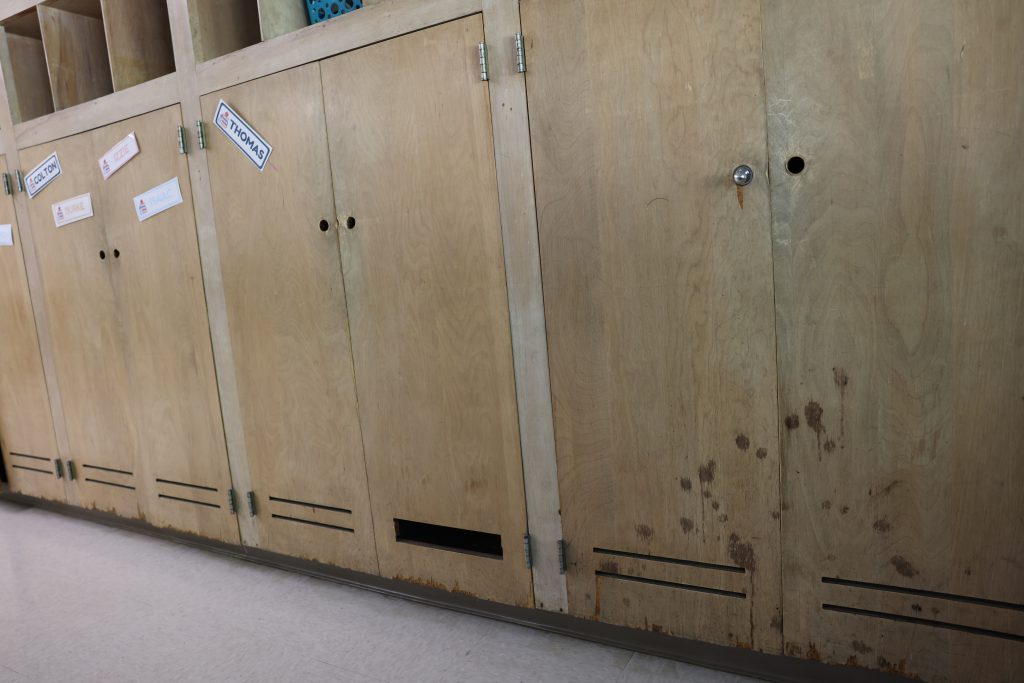 outdated elementary classroom