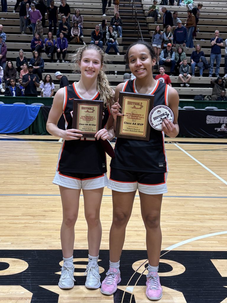 basketball players pose with awards
