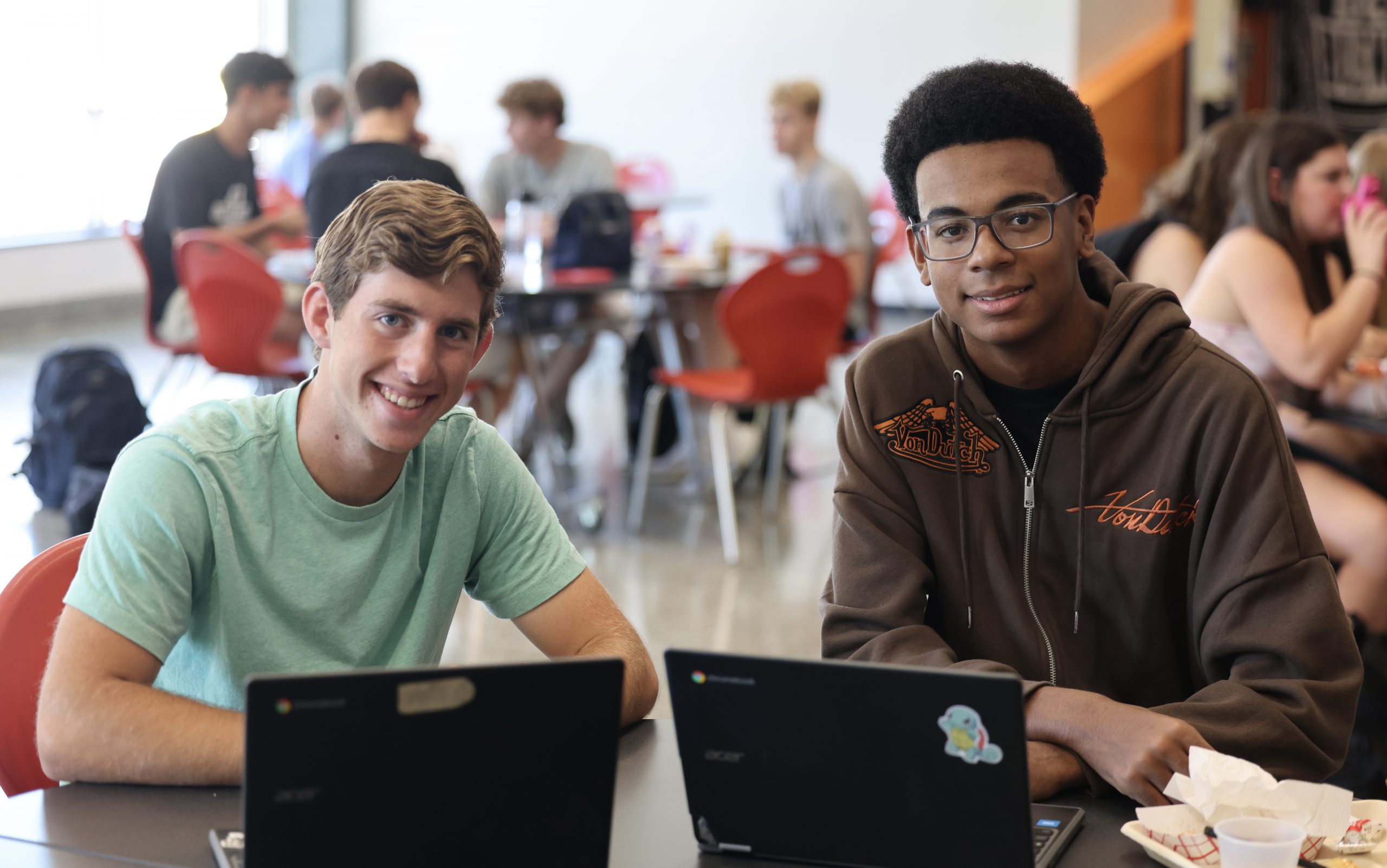 students with chromebooks
